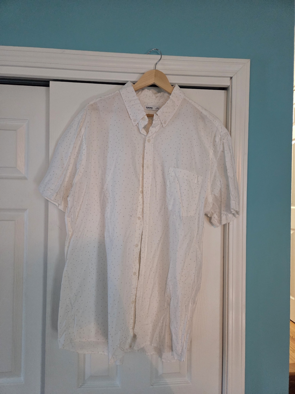 Men's Sonoma White Short-Sleeve Button-Down Shirt with Subtle Arrow Pattern